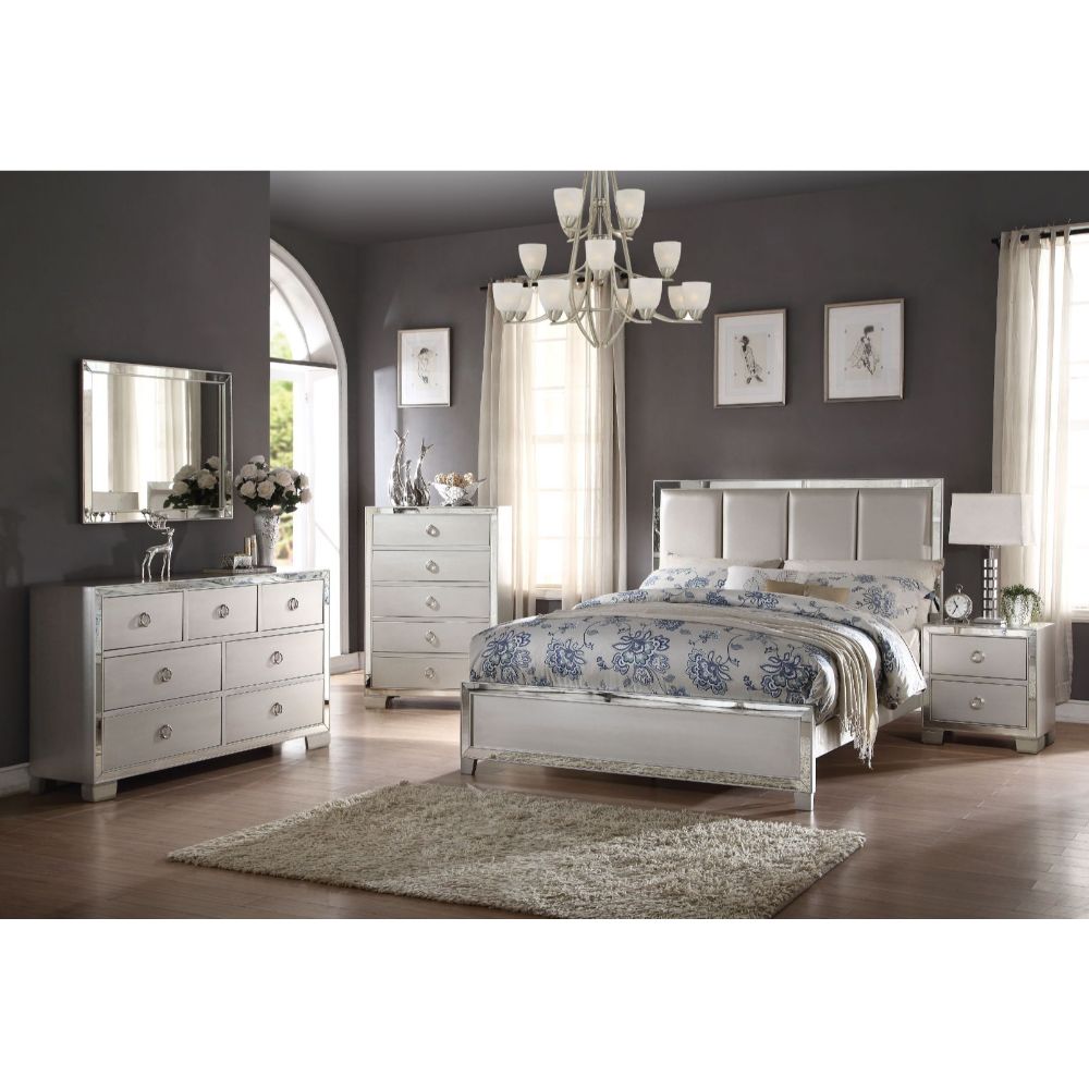 Voeville Platinum Synthetic Leather & Platinum Finish Ii Queen Bed