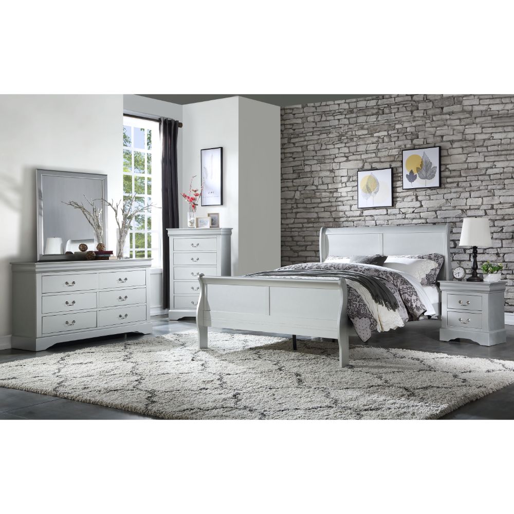 Louis Platinum Finish Philippe Queen Bed
