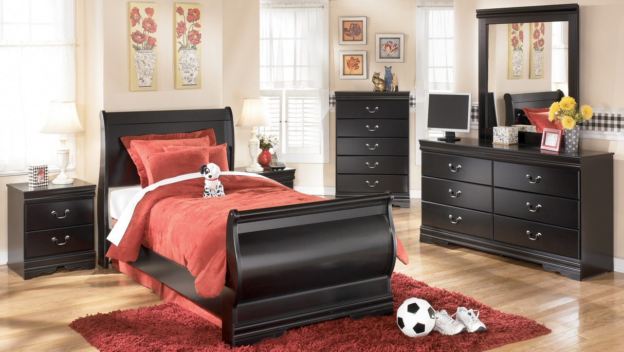 Huey Vineyard Bedroom Set