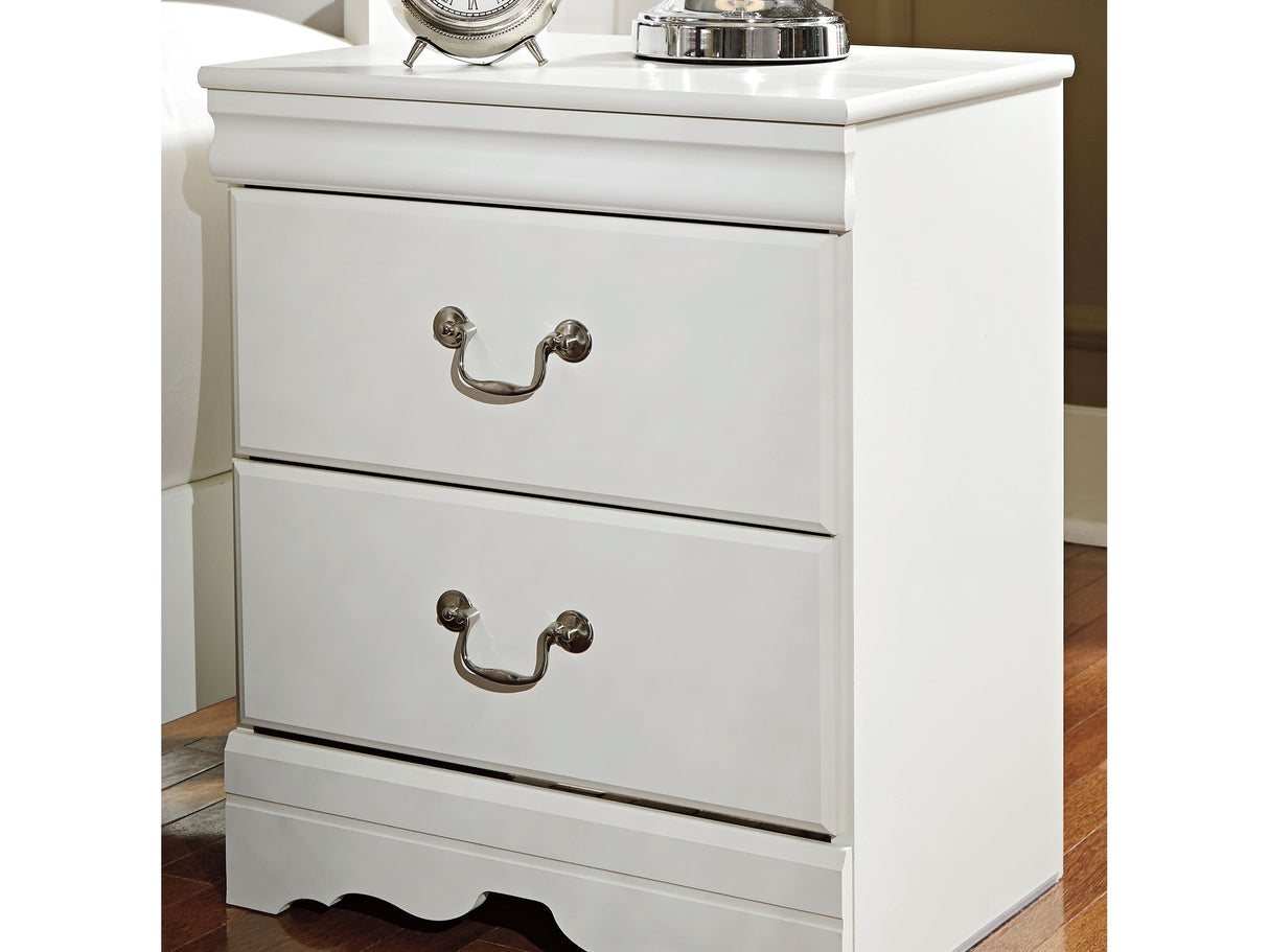 Anarasia White Queen Sleigh Bed And Nightstand