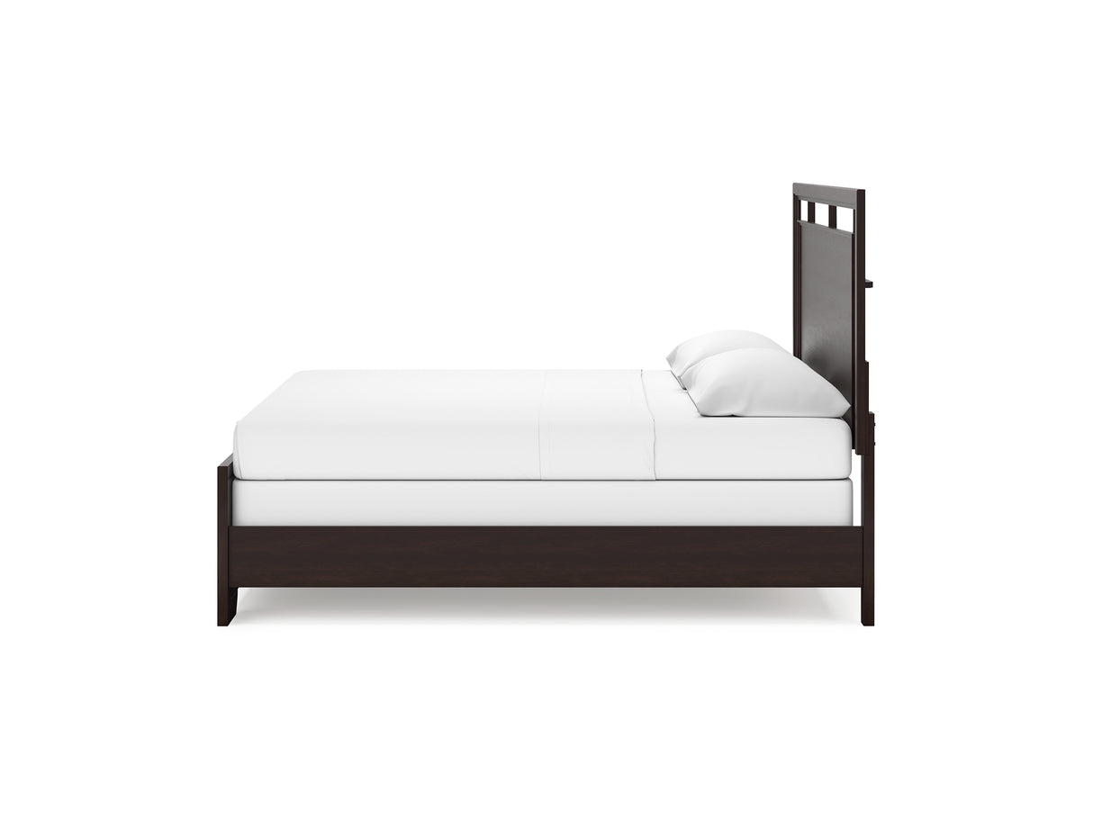 Covetown Dark Brown King Panel Bed, Dresser And Mirror