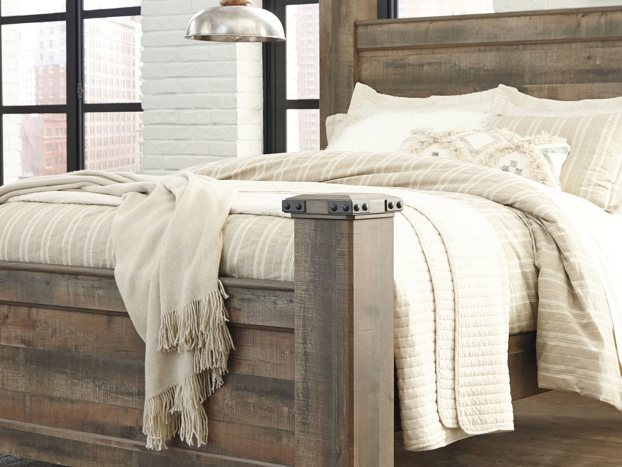 Trinell Brown Queen Poster Bed