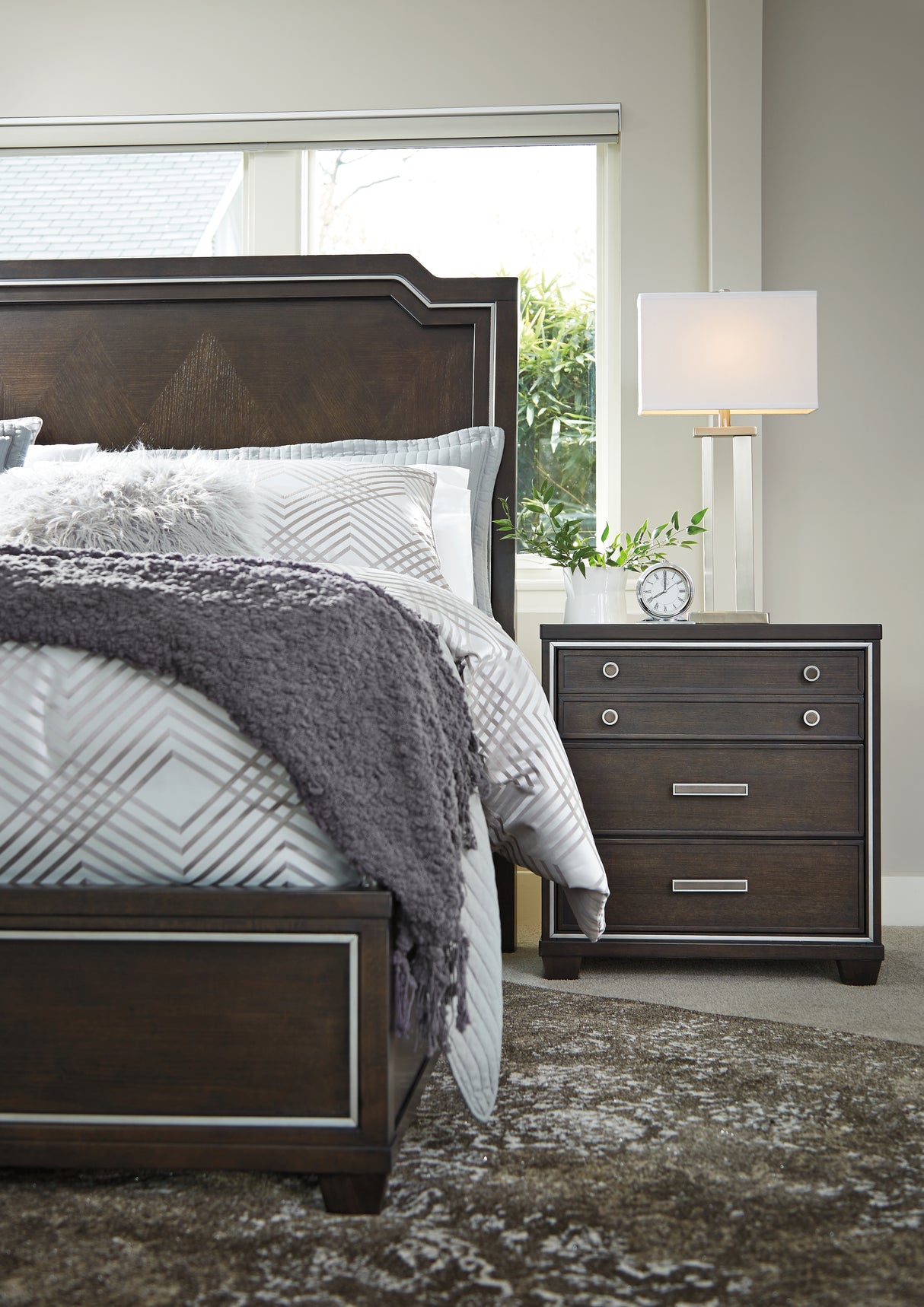 Aniela Silver Finish Table Lamp (Set Of 2)