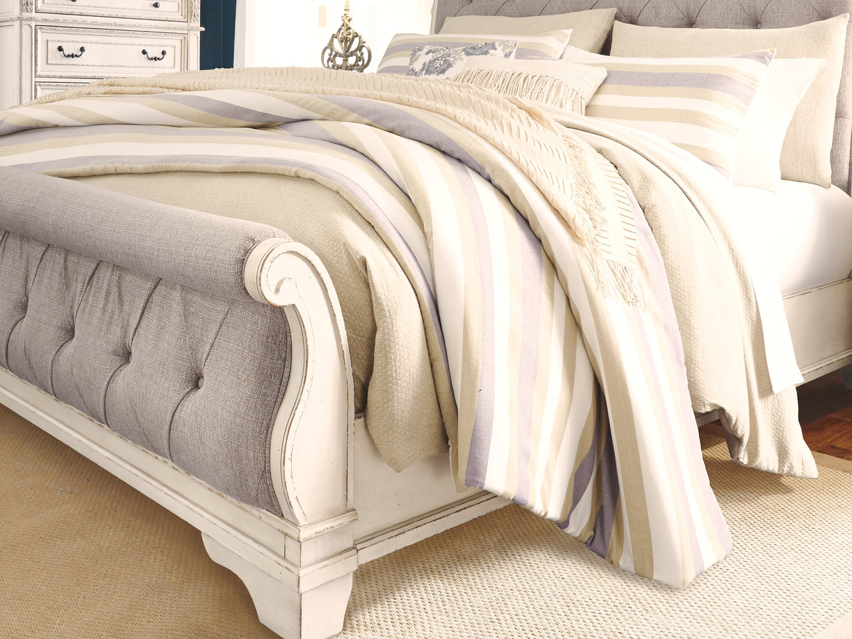 Realyn Chipped White Queen Sleigh Bed