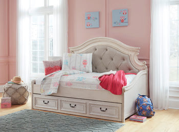 Realyn Chipped White Day Bed Storage