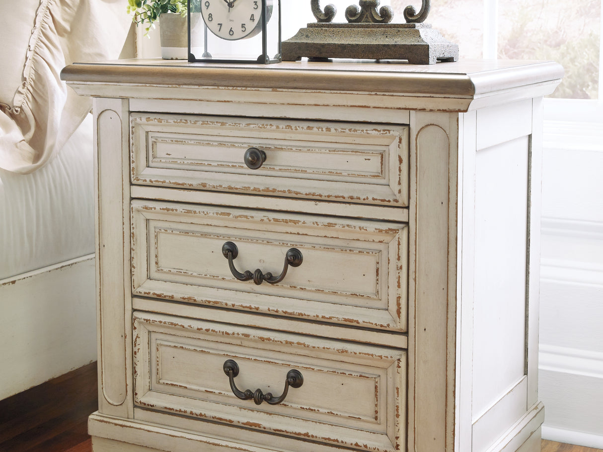 Realyn King Storage Bed, Dresser, Chest And 2 Nightstands