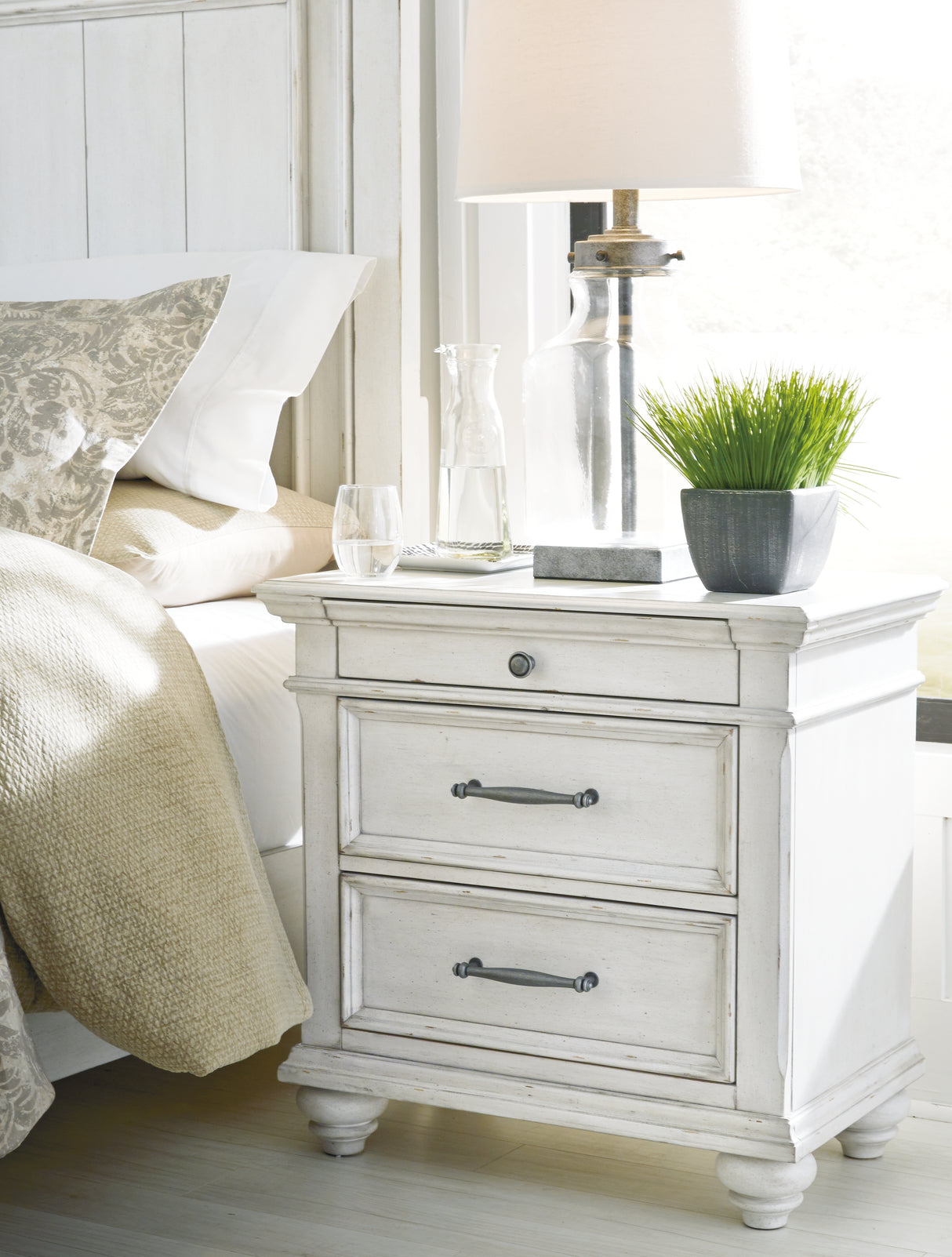 Kanwyn Whitewash Nightstand