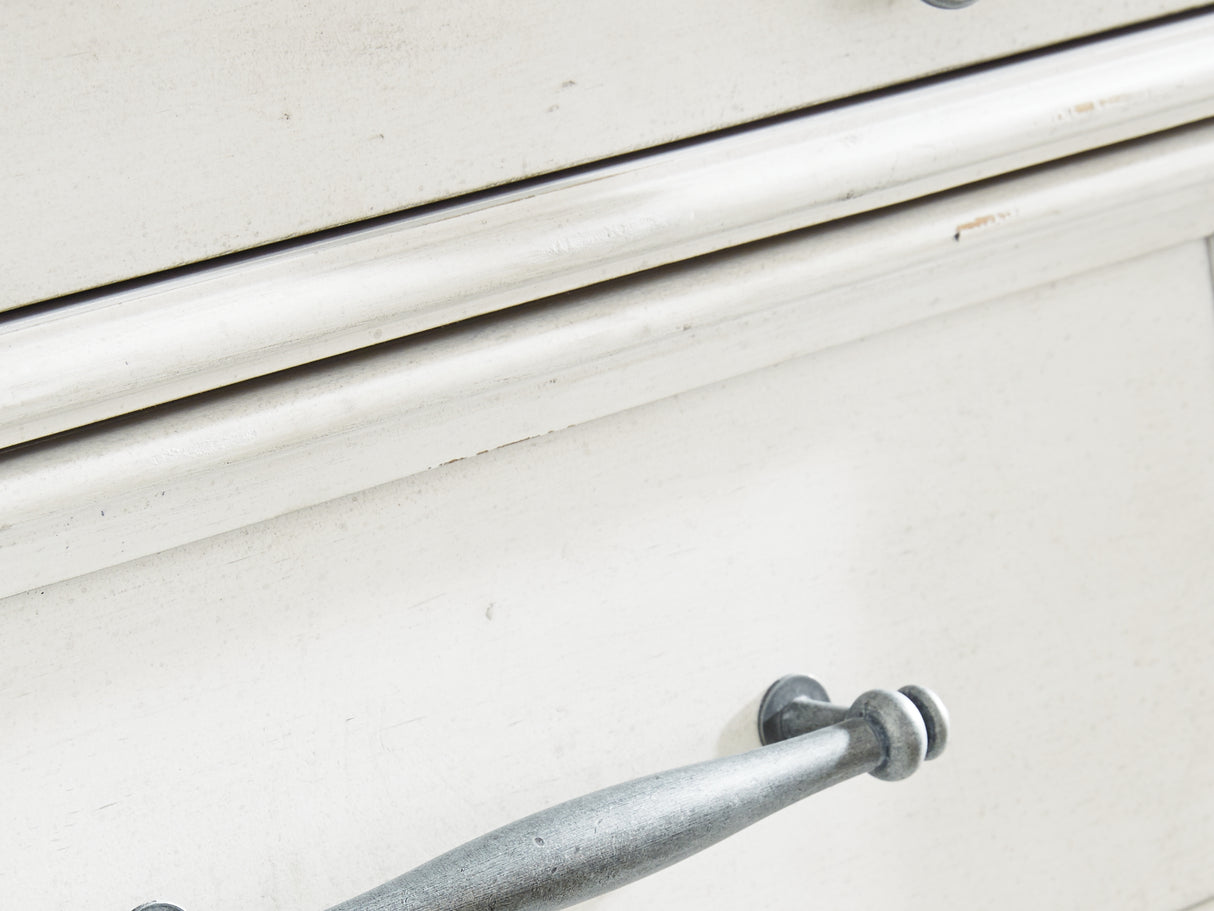 Kanwyn Whitewash Queen Panel Bed, Dresser, Mirror And Nightstand