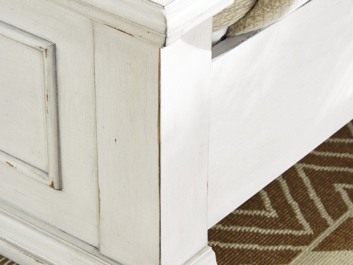 Kanwyn Whitewash Queen Panel Bed