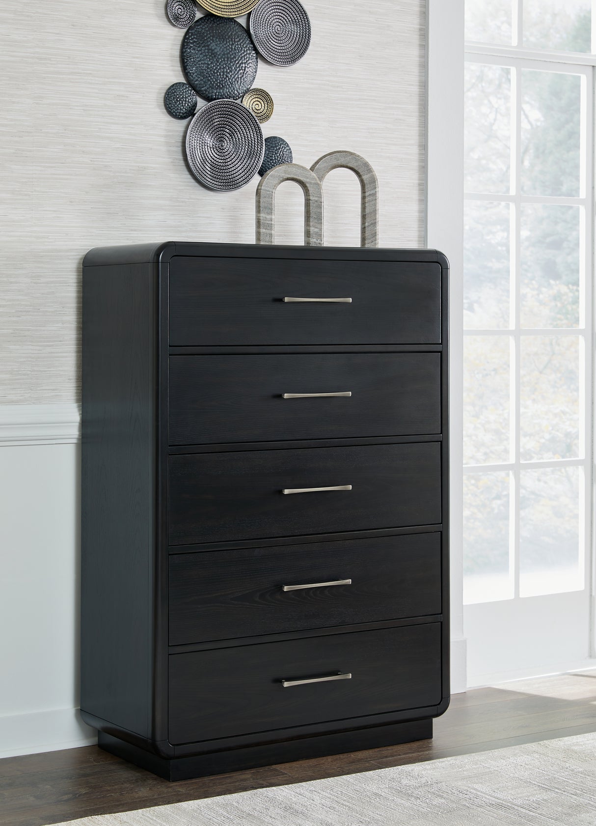 Roanhowe Black Chest Of Drawers