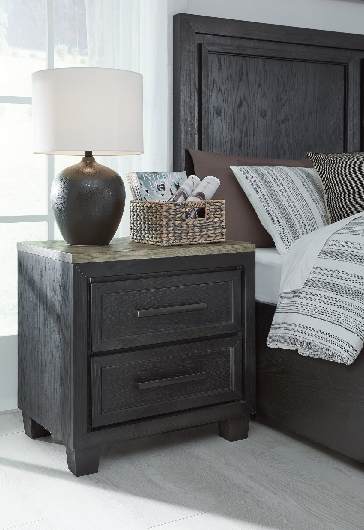 Foyland Black/Brown Nightstand