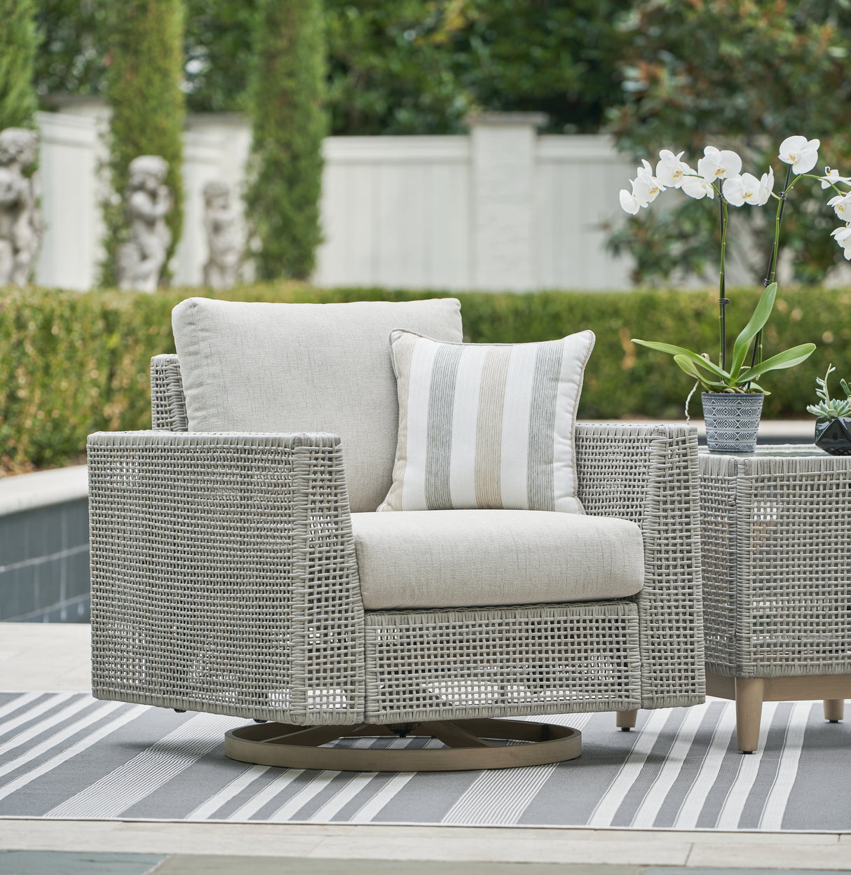 Seton Gray Creek Outdoor Swivel Lounge With Cushion