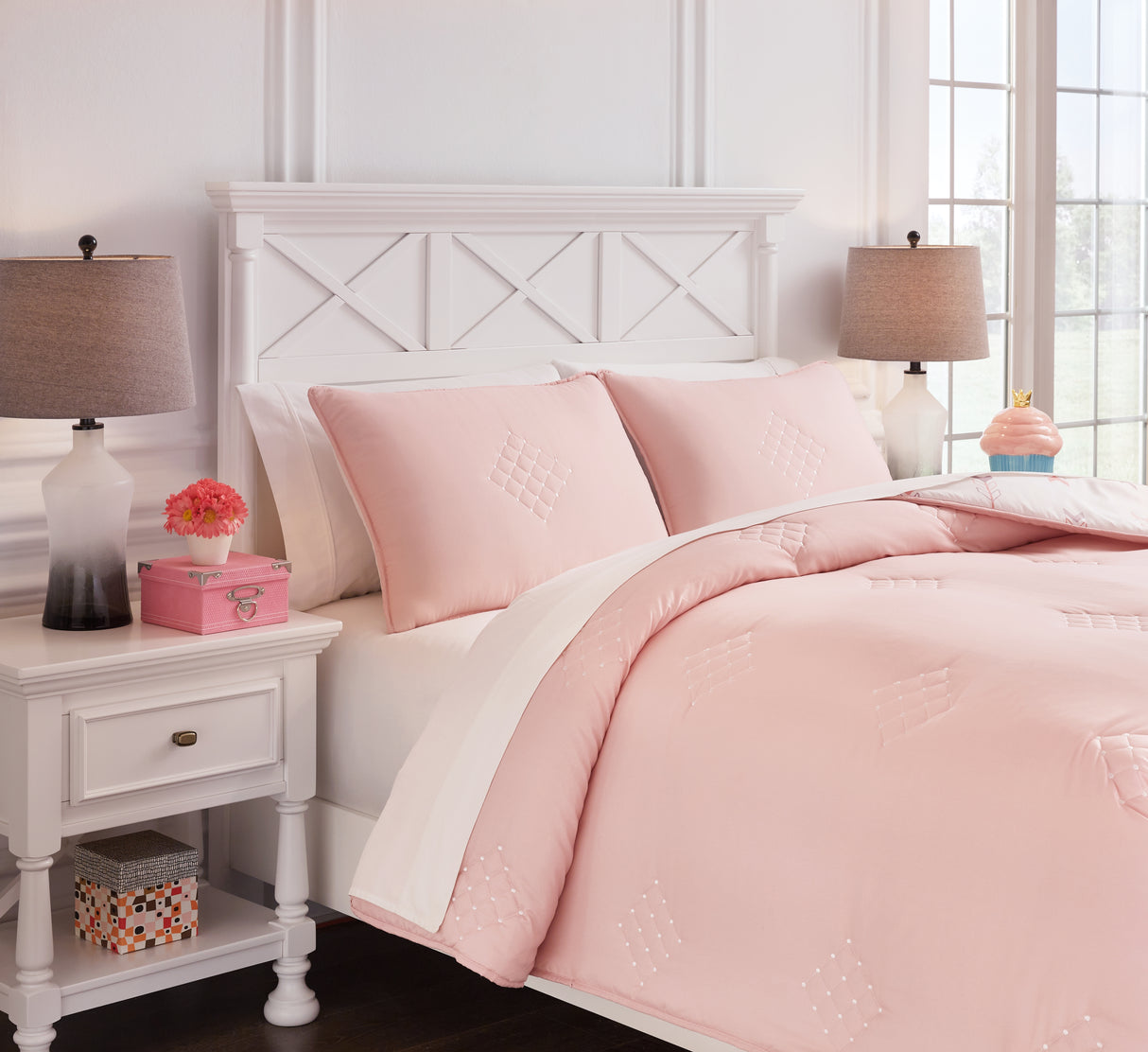 Lexann Pink/White/Gray Full Comforter Set