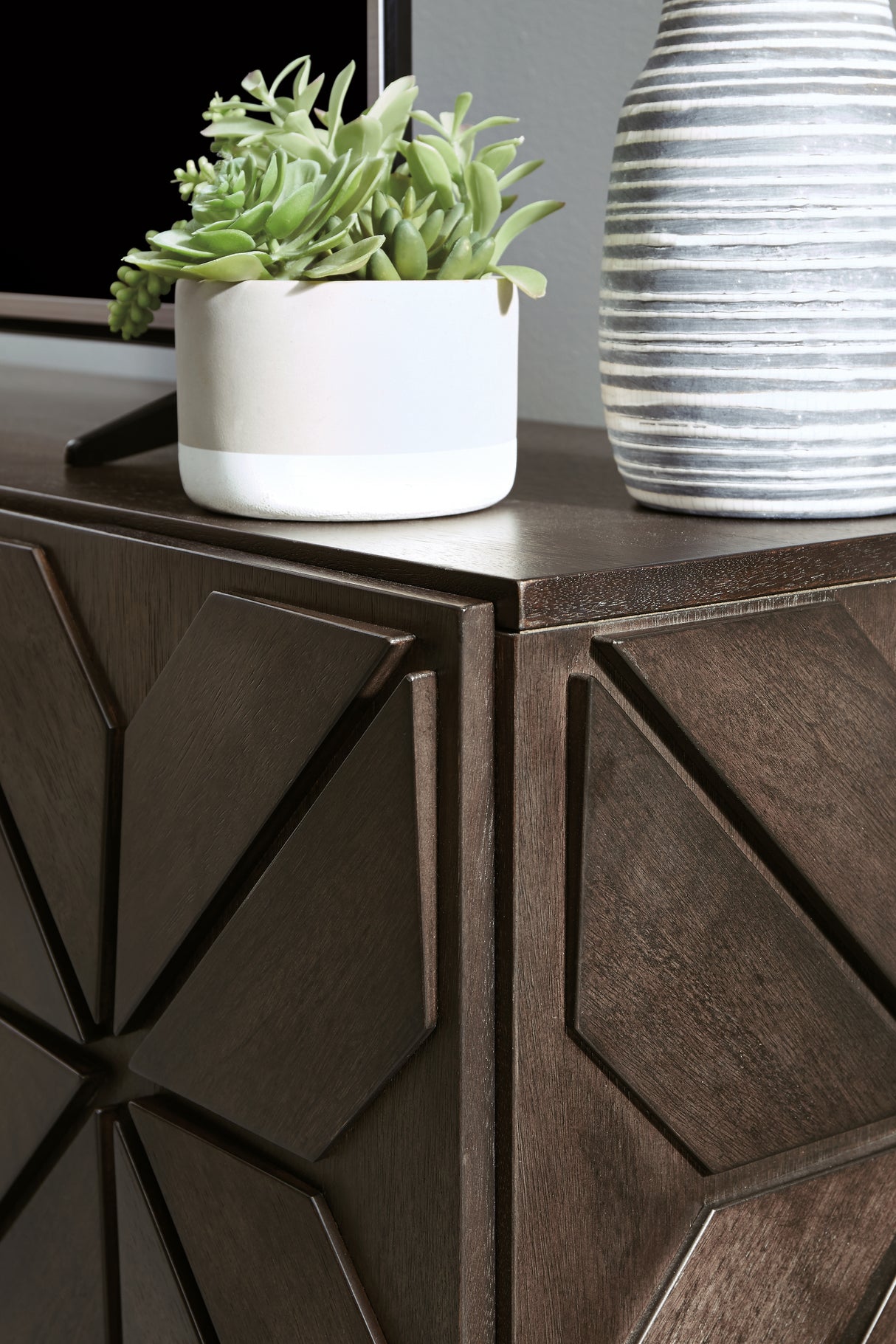 Chasinfield Dark Brown 72" Tv Stand