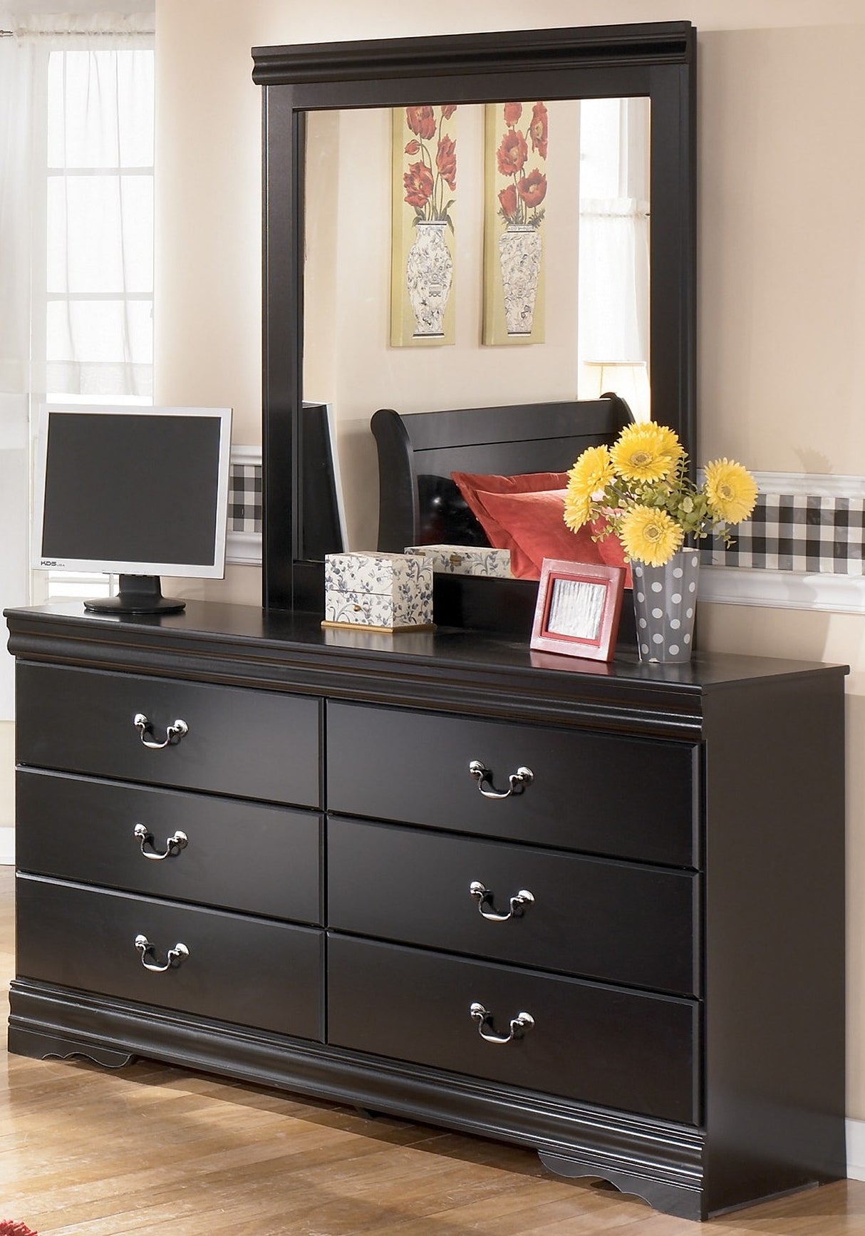 Huey Vineyard Bedroom Set