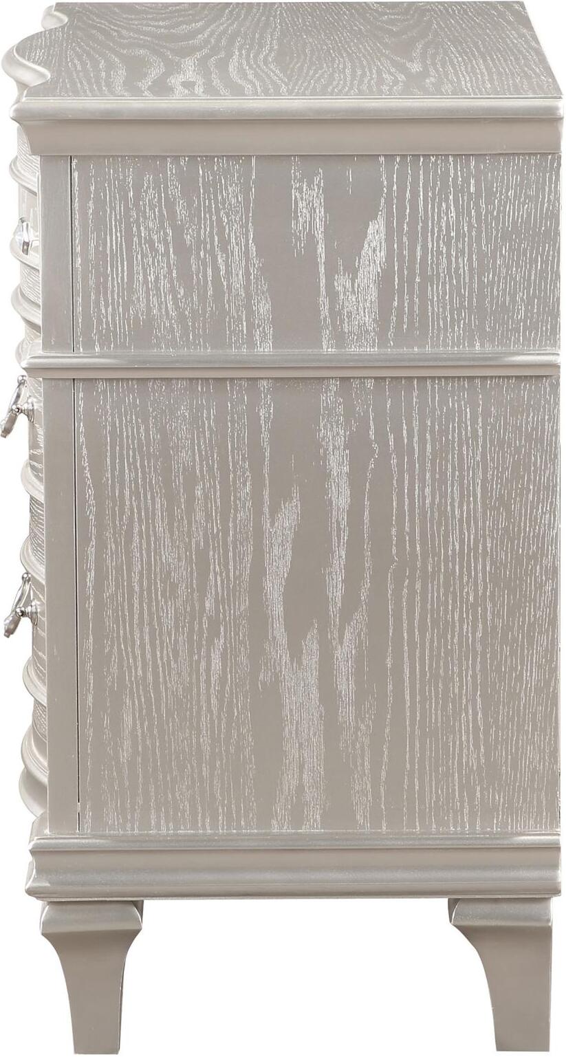 Evangeline Silver And Ivory Tufted Upholstered Platform Bedroom Set