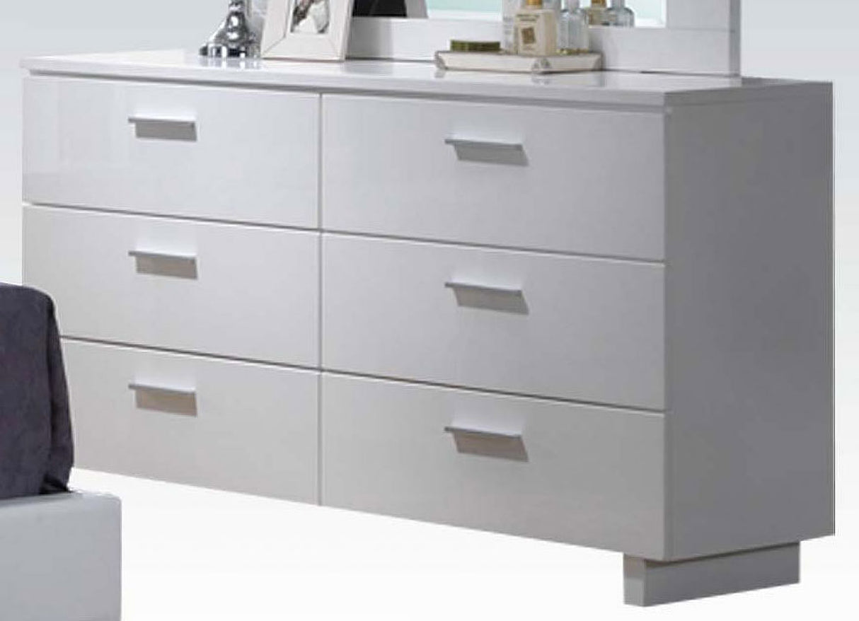 Lorimar Platform Bedroom Set In White