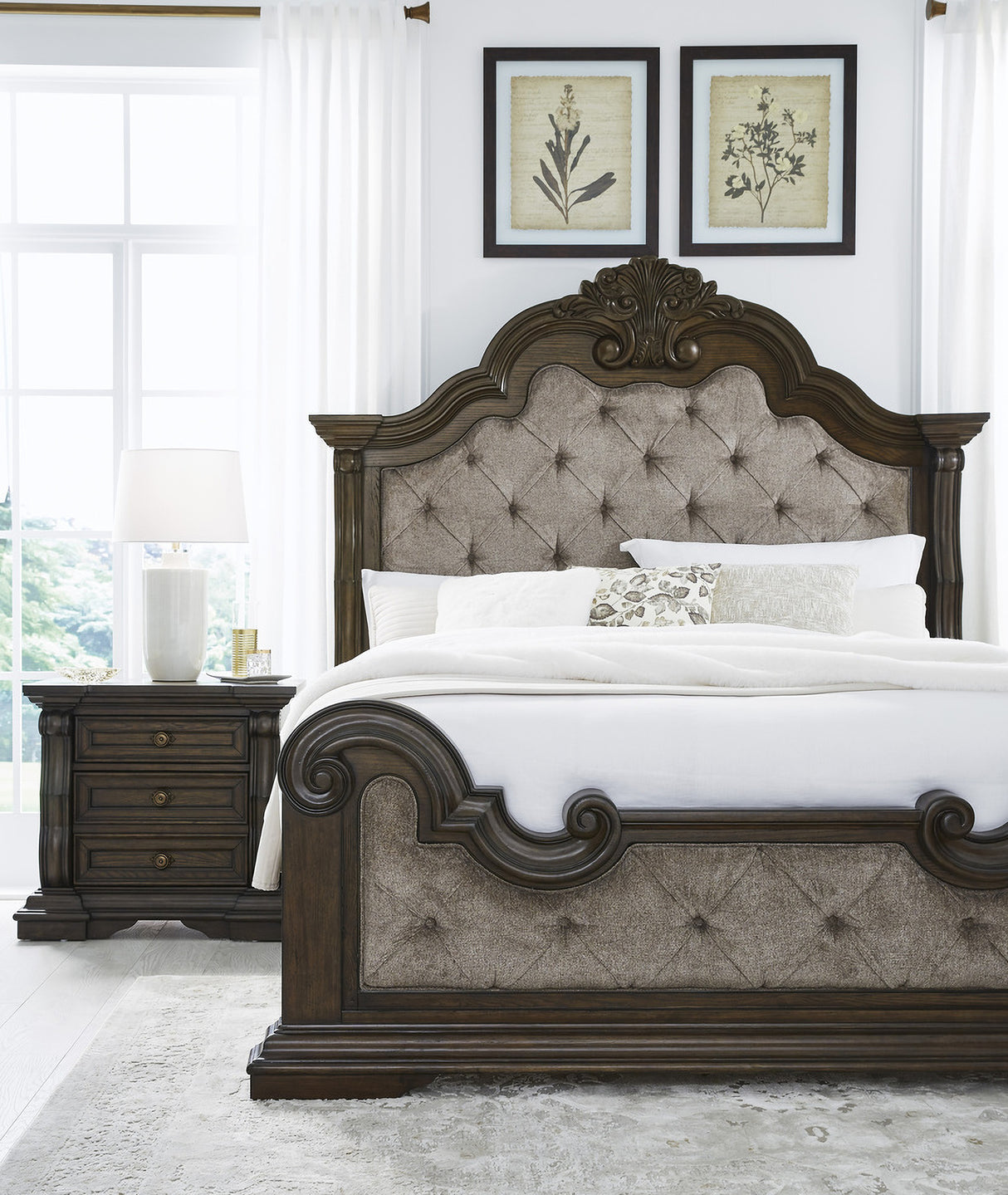 Maylee Bedroom Set In Dark Brown