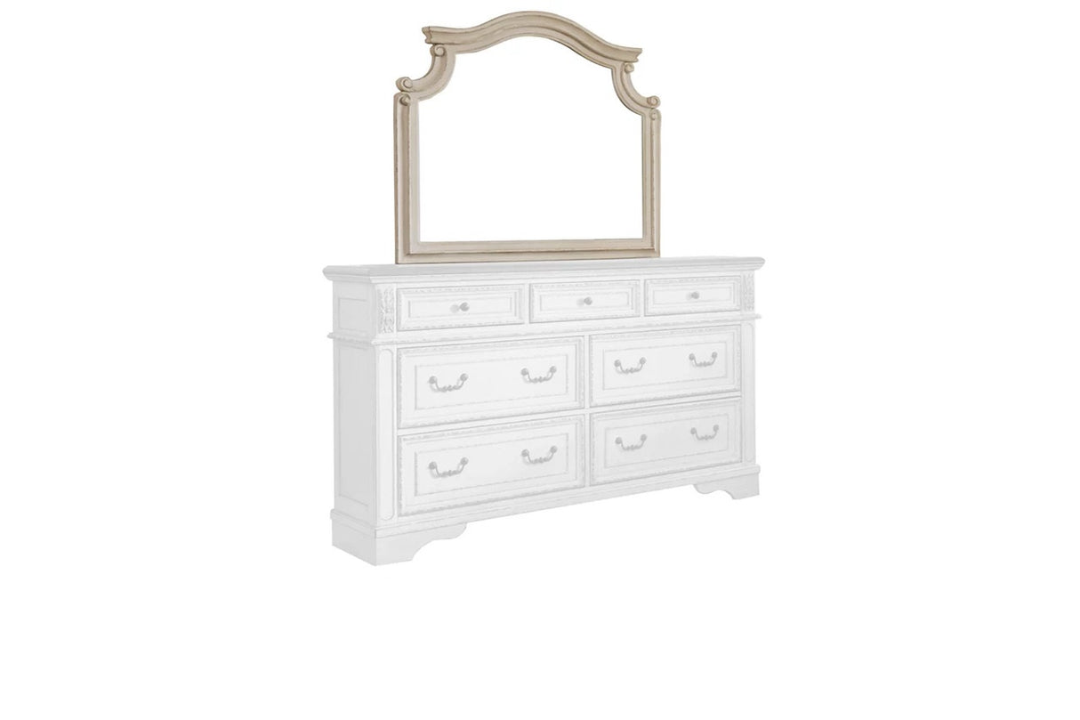 Realyn Youth Bedroom Set In Chipped White