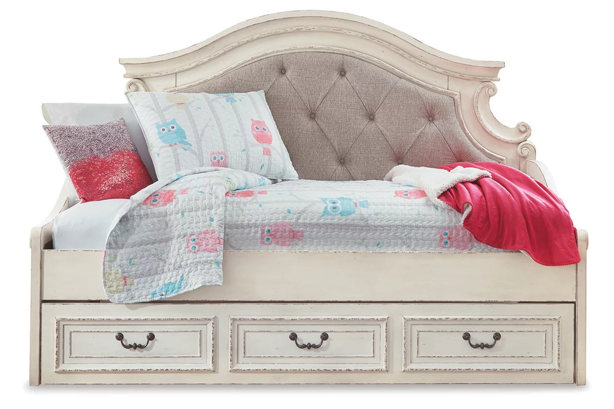 Realyn Youth Bedroom Set In Chipped White