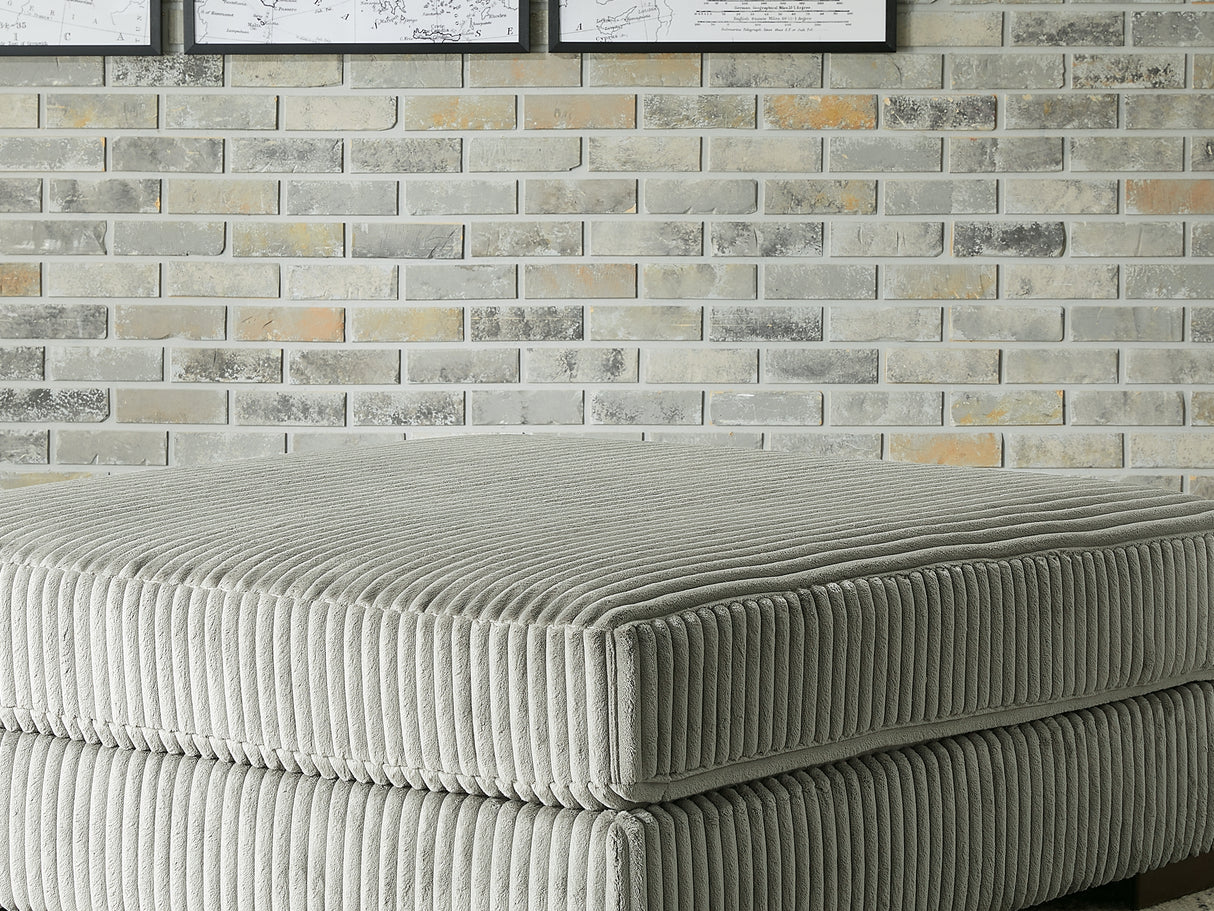 Lindyn Fog 4-Piece Sectional And Ottoman