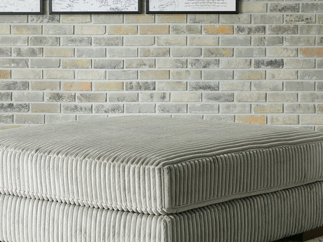 Lindyn Fog 4-Piece Sectional And Ottoman