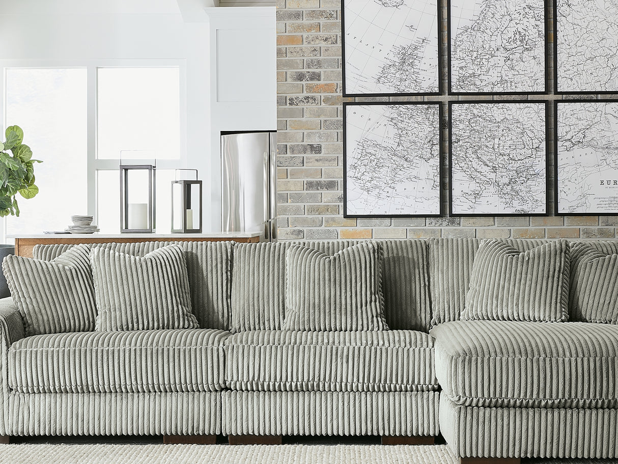 Lindyn Fog 3-Piece Right-Arm Facing Sectional And Chair