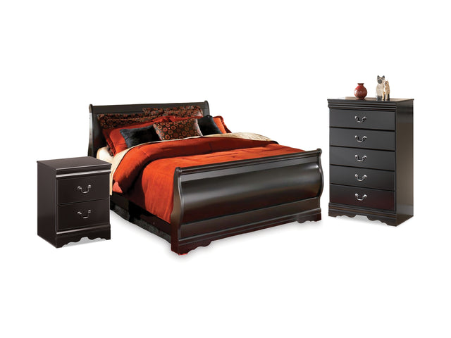 Huey Vineyard Black Full Sleigh Bed, Chest And Nightstand