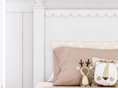 Mollviney White Twin Panel Bed