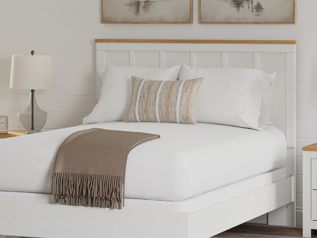 Linnocreek White/Warm Brown Queen Panel Bed