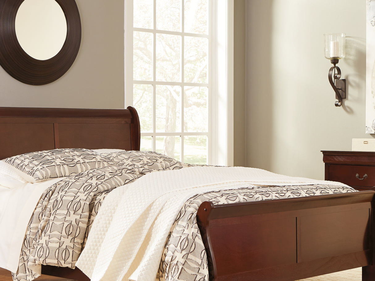 Alisdair Reddish Brown Queen Sleigh Bed, Dresser, Mirror, And Chest