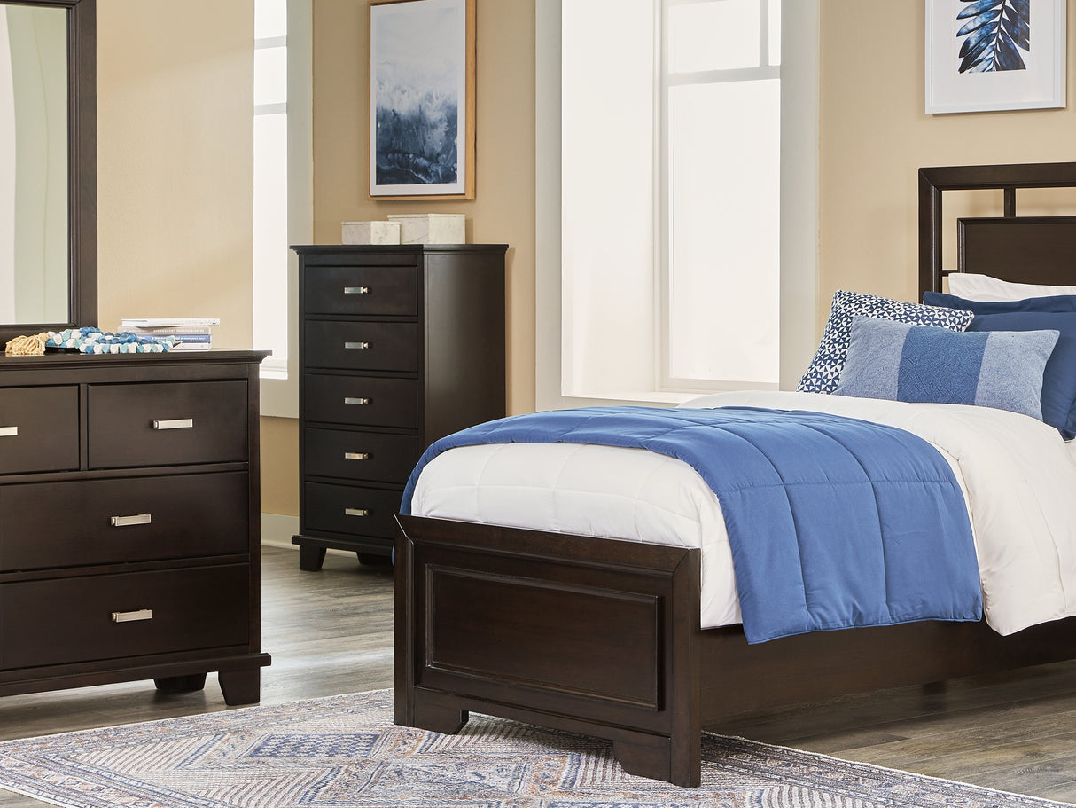 Covetown Dark Brown Dresser And Mirror