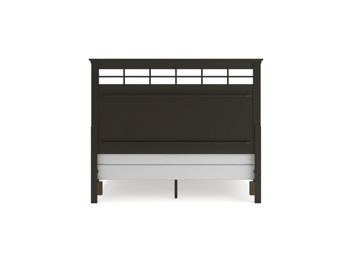 Shawbeck Dark Brown California King Panel Bed