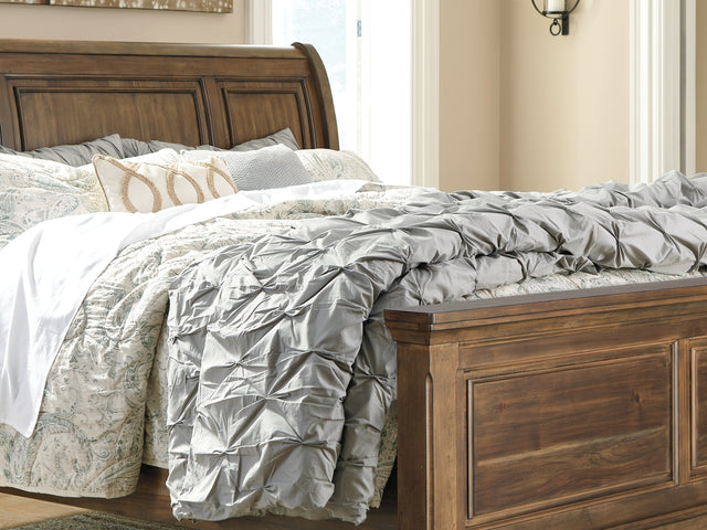 Flynnter Medium Brown King Sleigh Bed