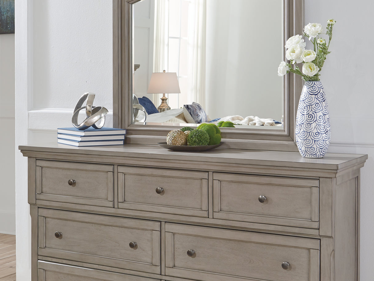 Lettner Light Gray Dresser And Mirror
