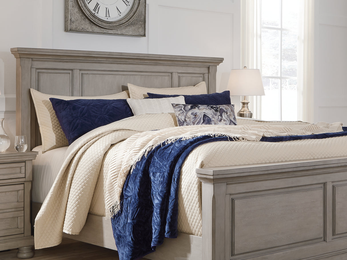 Lettner Light Gray King Panel Bed, Dresser, Mirror And 2 Nightstands