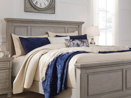 Lettner Light Gray King Panel Bed, Dresser, Mirror And 2 Nightstands