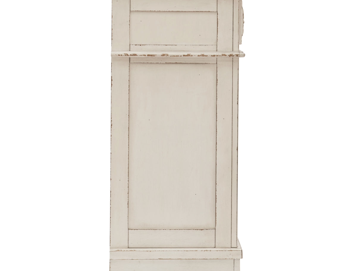 Realyn Two-Tone Queen Panel Bed, Dresser, Chest And 2 Nightstands