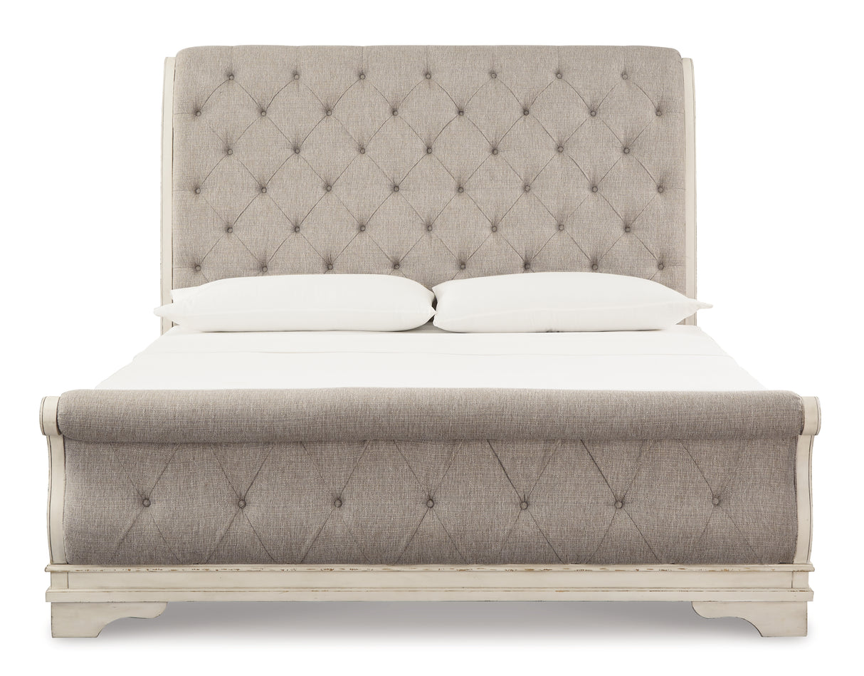 Realyn Chipped White Queen Sleigh Bed