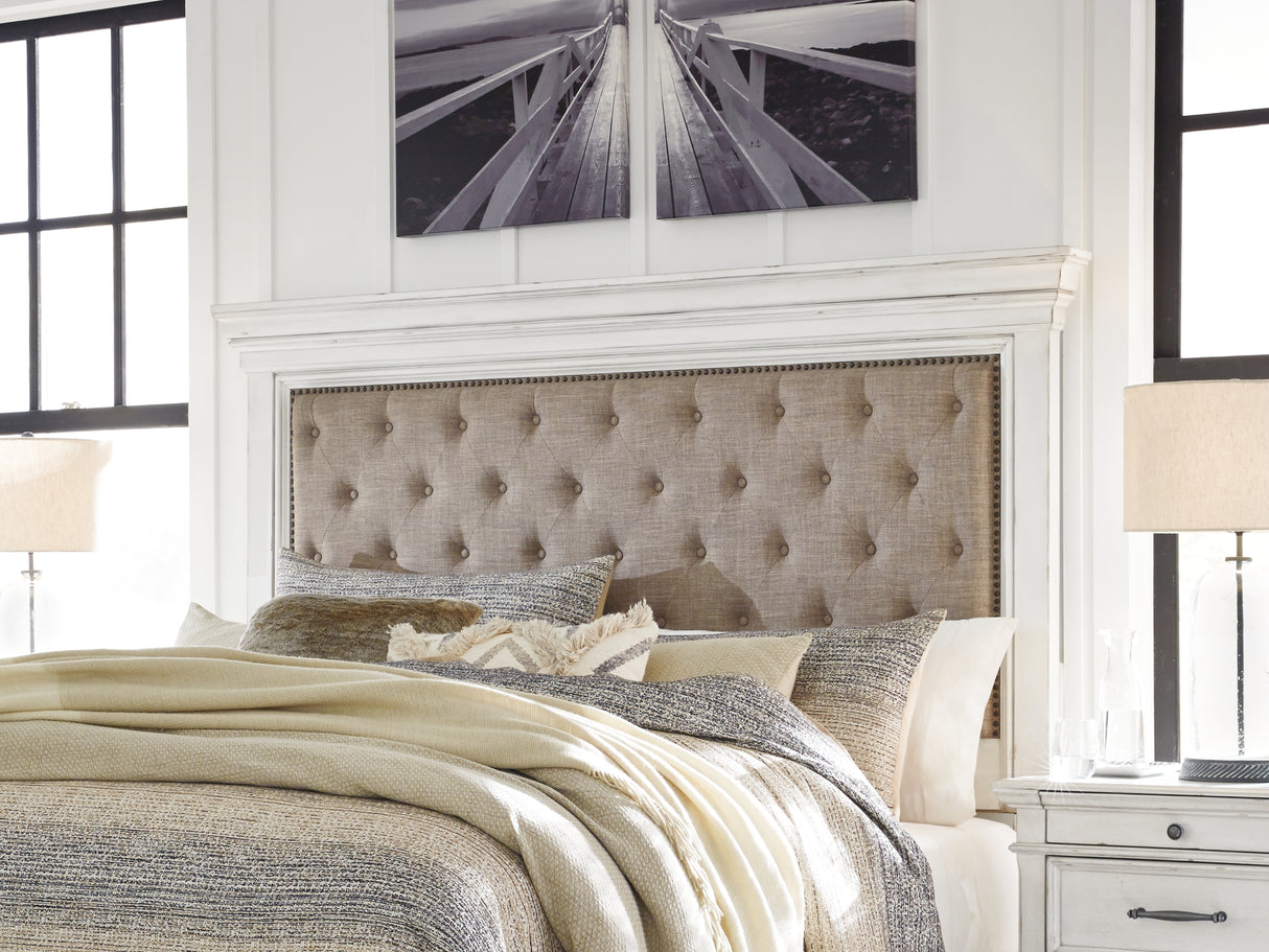 Kanwyn Whitewash Queen Panel Bed
