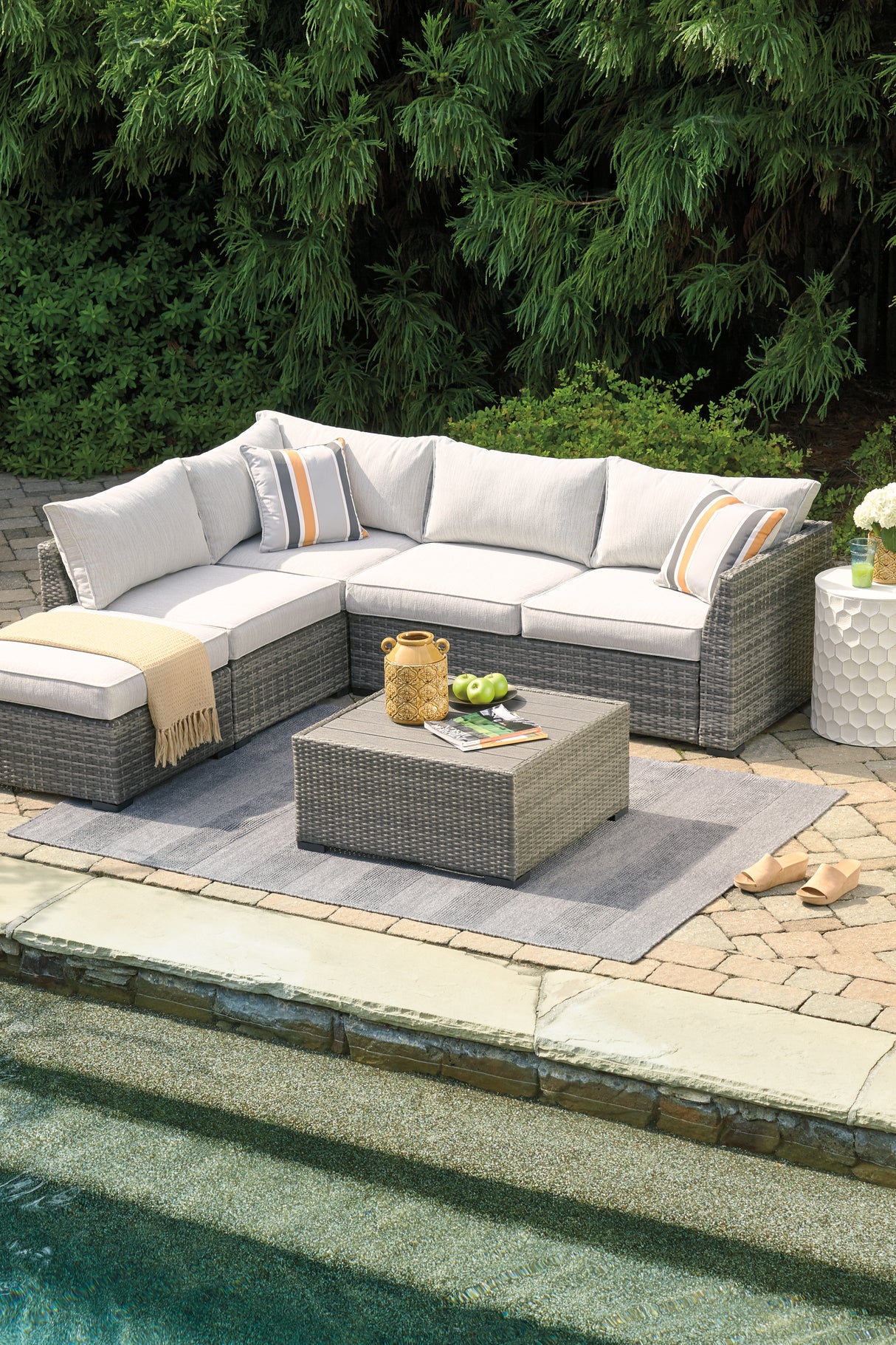 Cherry Gray Point 4-Piece Outdoor Sectional Set