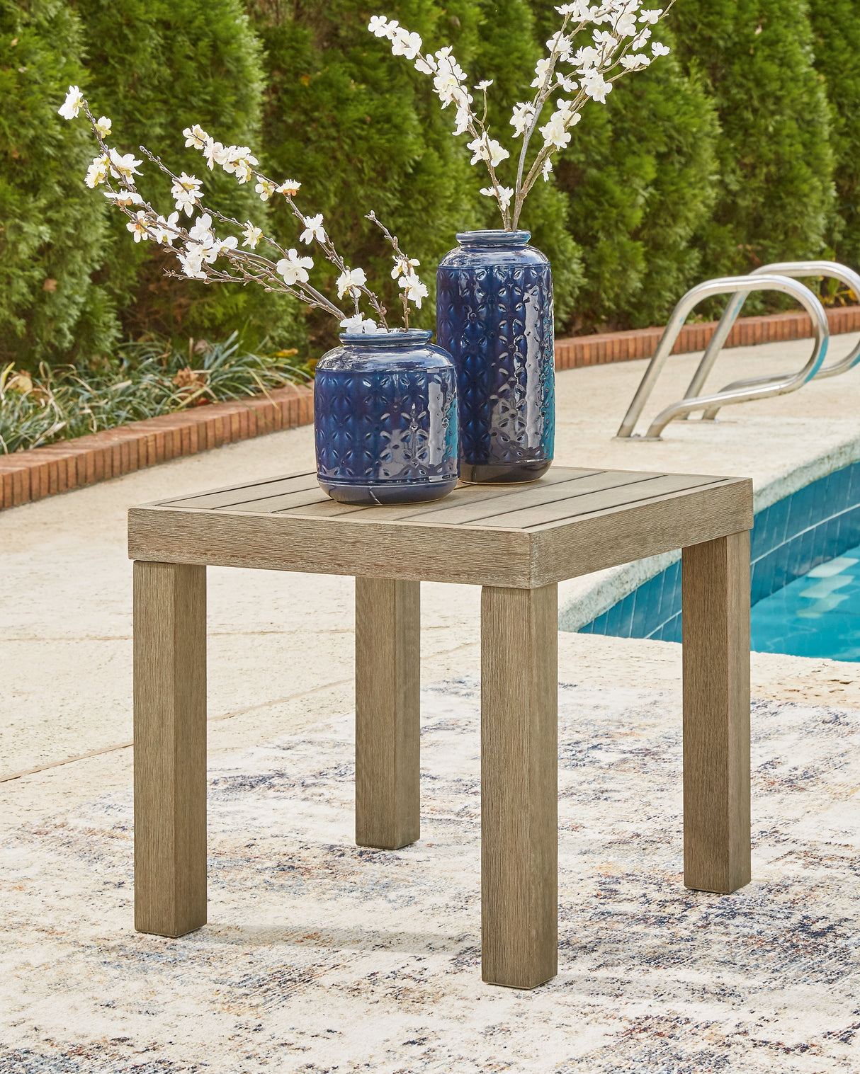 Silo Brown Point Outdoor End Table