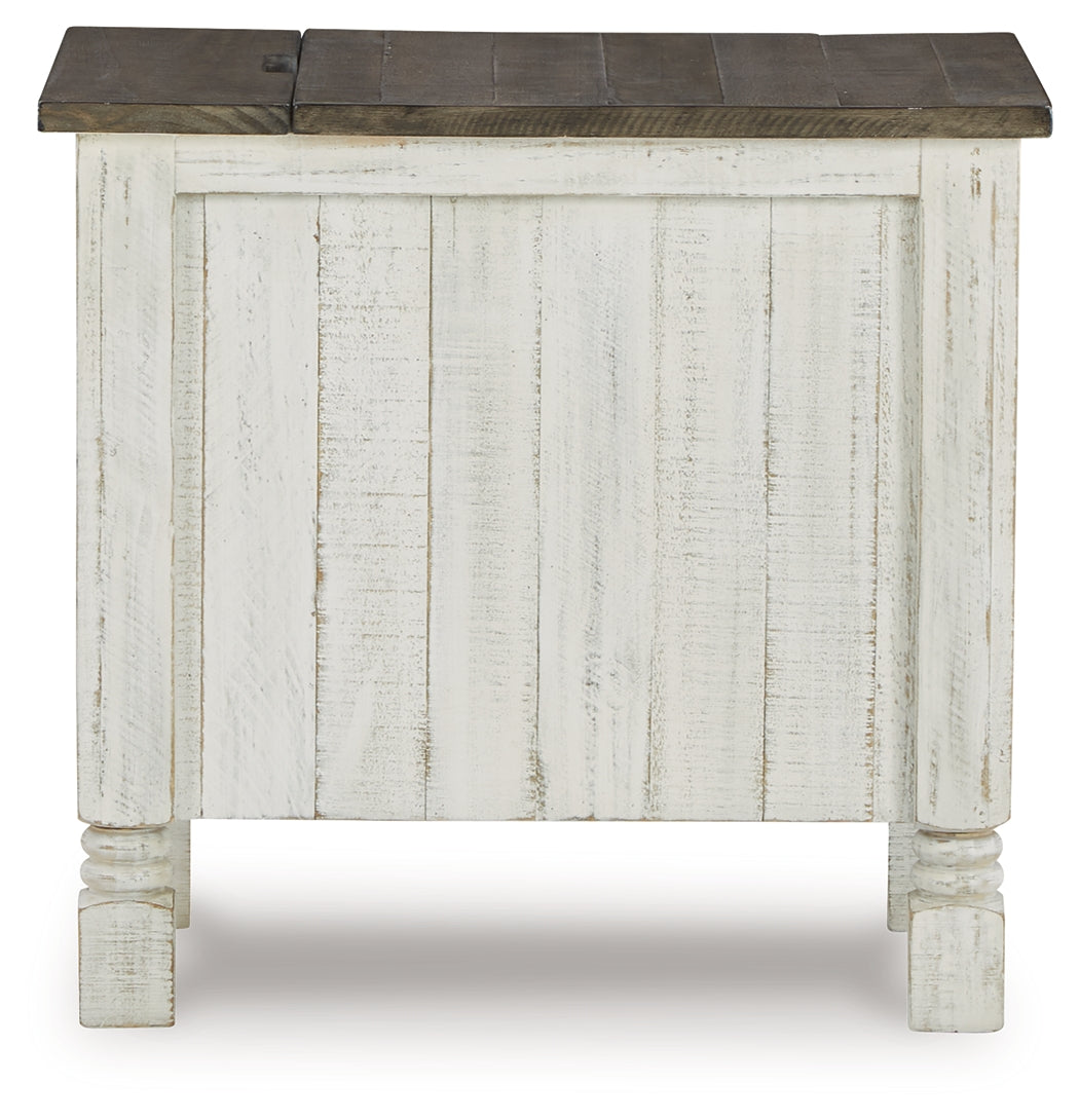 Havalance White/Gray Chairside End Table