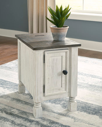 Havalance White/Gray Chairside End Table