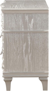 Evangeline Silver And Ivory Tufted Upholstered Platform Bedroom Set