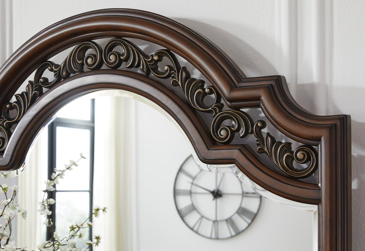 Lavinton Brown Poster Bedroom Set