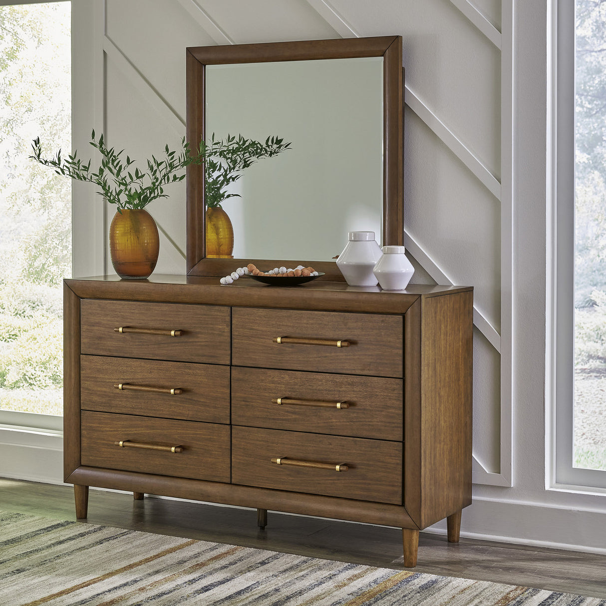 Lyncott Bedroom Set In Brown