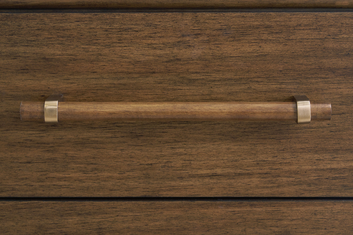 Lyncott Bedroom Set In Brown