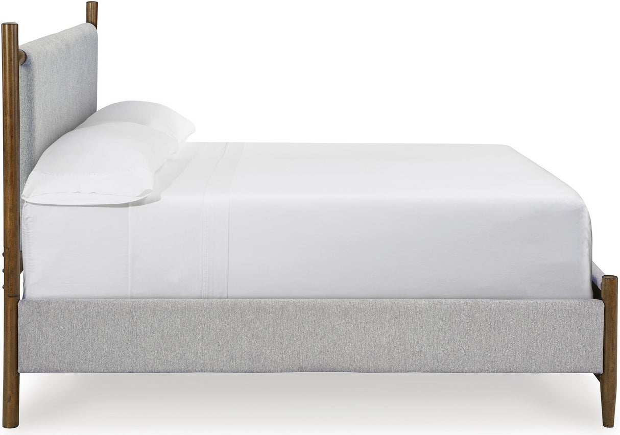 Lyncott Bedroom Set In Brown