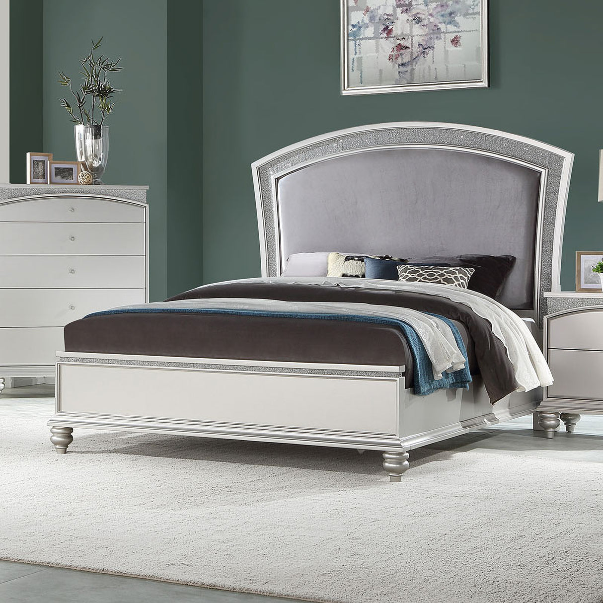Maverick Panel Bedroom Set In Platinum